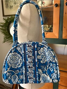 Very Bradley Retired Elouise Blue Lagoon Kiss
Lock Bag-NWOT